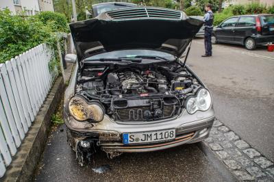 Stuttgart: Technischer defekt verursacht Brand an PKW